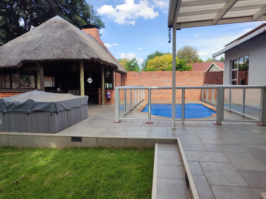 4 Bedroom Property for Sale in Langenhovenpark Free State
